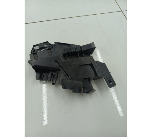 Защитный кожух замка двери задний левый