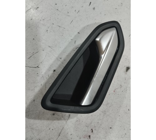 Ручка двери (задняя правая внутренняя)