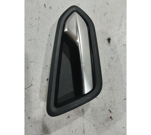 Ручка двери (задняя правая внутренняя)