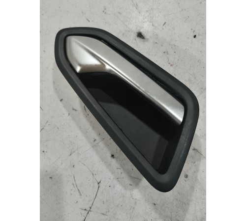 Ручка двери (задняя правая внутренняя)