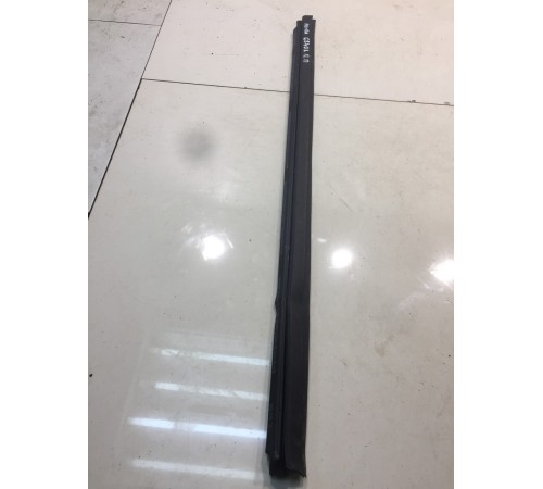 Уплотнитель стекла (передний, правый)