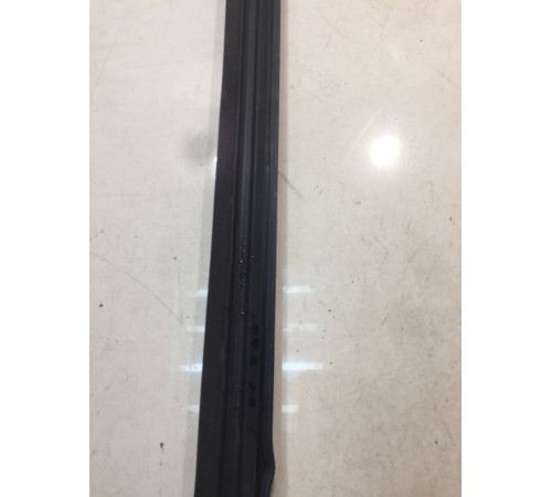 Уплотнитель стекла (передний, правый)