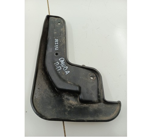 Брызговик передний правый