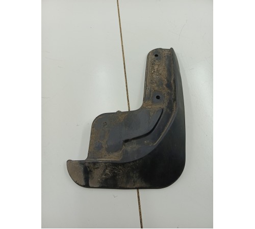 Брызговик передний правый