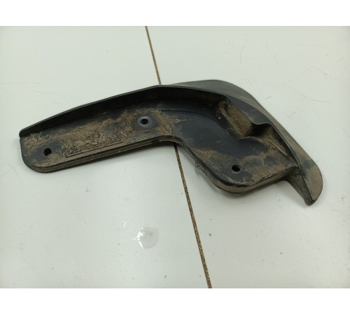 Брызговик передний правый