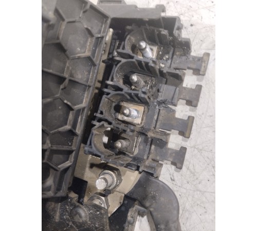 Распределитель тока с клеммой