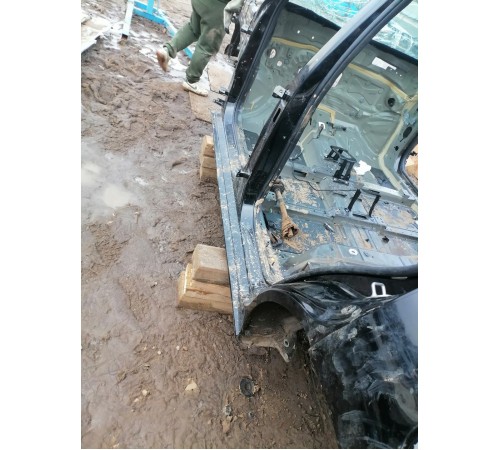 Порог левый с центральной стойкой