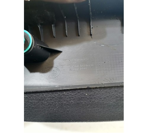 Обшивка двери багажника левая