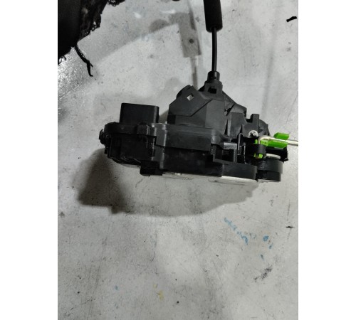 Замок двери передний правый