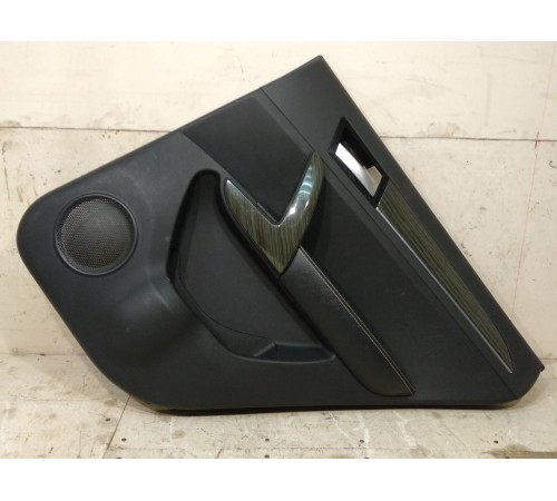 Обшивка двери задней правой