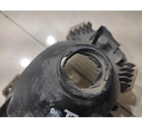 Фара противотуманная (передняя правая)