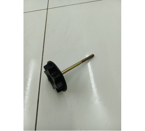 Болт крепления запасного колеса