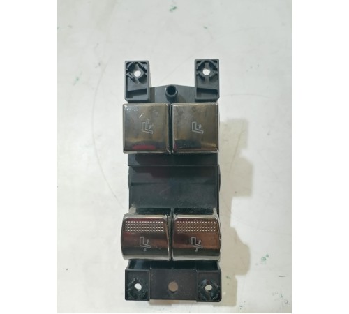 Блок кнопок управления задними сиденьями