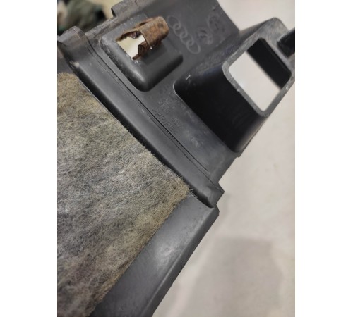 Обшивка стойки (передняя, левая)