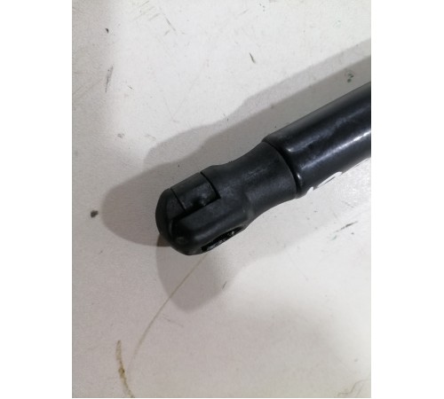 Амортизатор багажника