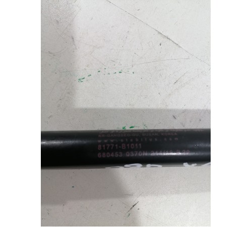 Амортизатор багажника