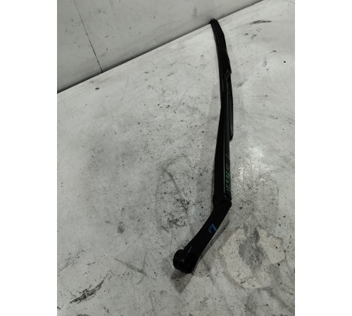 Поводок стеклоочистителя левый