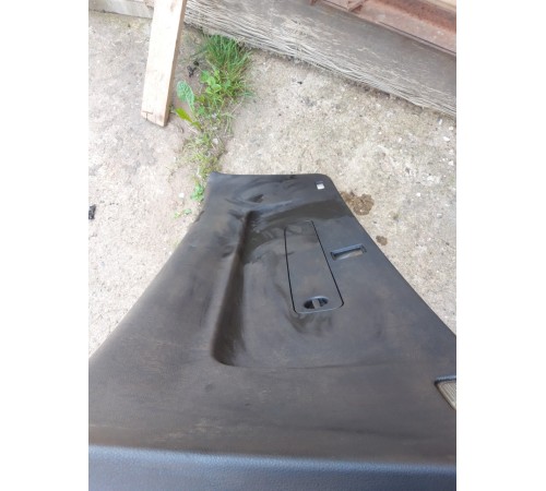 Обшивка двери багажника