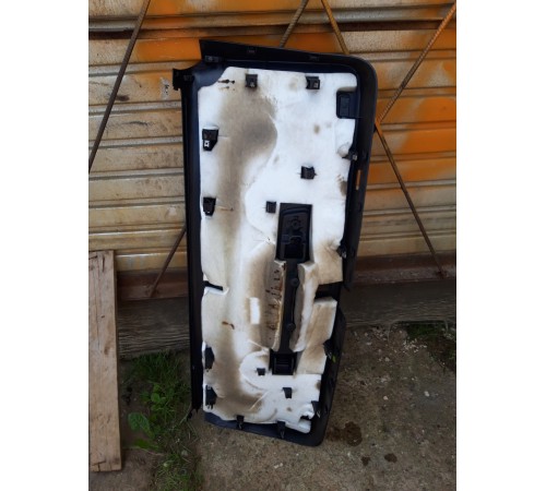 Обшивка двери багажника