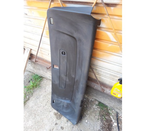 Обшивка двери багажника