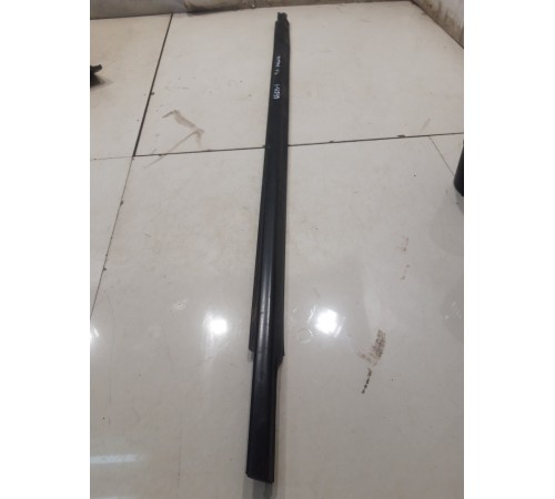 Уплотнитель стекла (передний, левый)