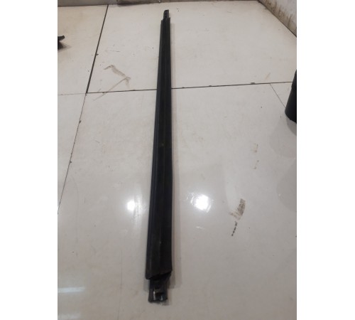 Уплотнитель стекла (передний, левый)