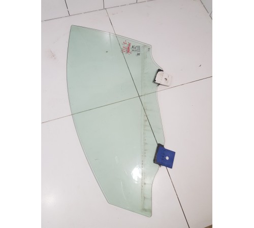 Стекло двери переднее левое