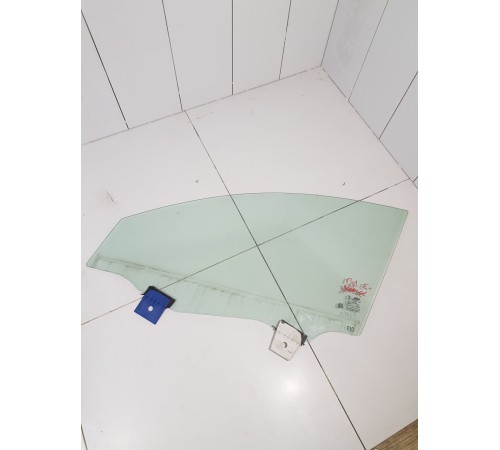 Стекло двери переднее левое