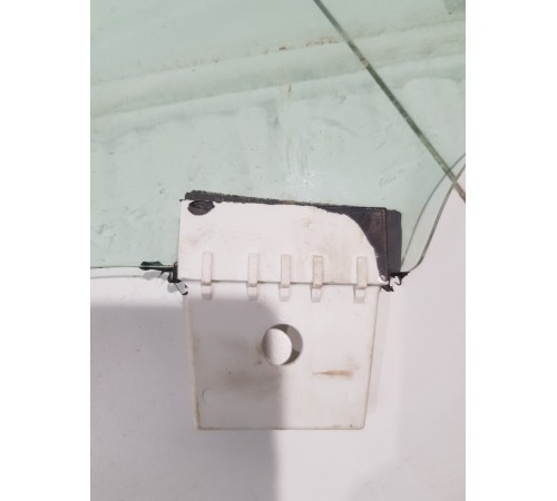 Стекло двери переднее левое