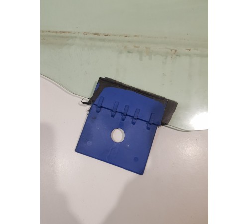 Стекло двери переднее левое