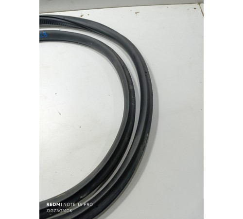 Уплотнитель проема двери передний левый