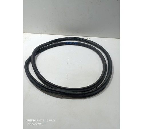 Уплотнитель проема двери передний левый