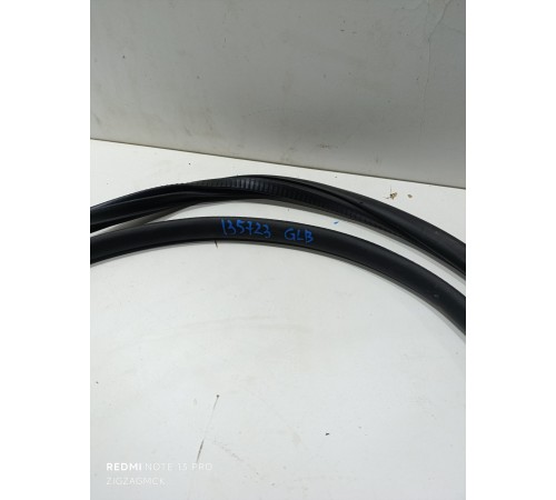 Уплотнитель проема двери передний левый