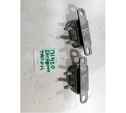 Петля крышки багажника (2шт)