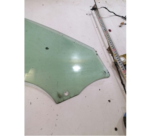 Стекло двери переднее правое