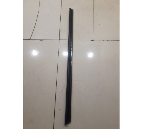 Уплотнитель стекла (передний левый внутренний)