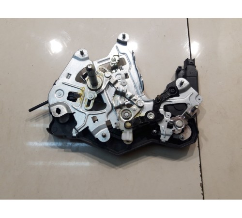 Замок открывания средней двери(левый)