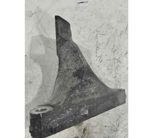 Кронштейн(крепление) двигателя передний левый