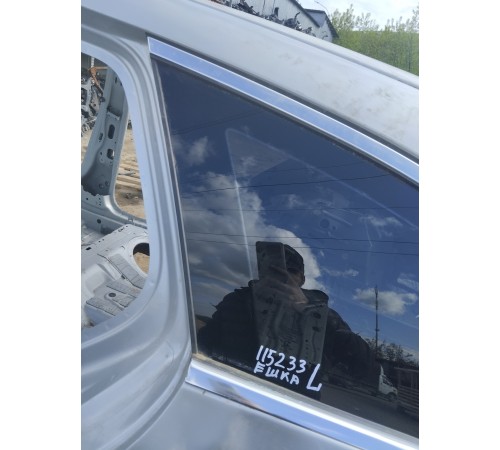 Глухое стекло заднее левое