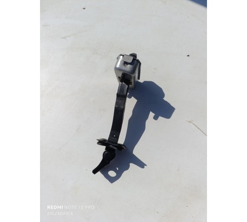 Ограничитель двери задний левый