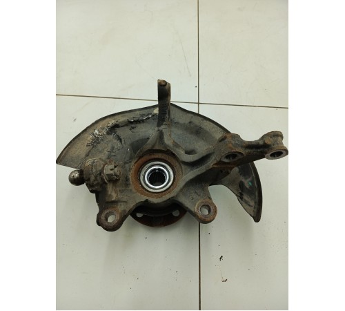 Кулак поворотный передний левый