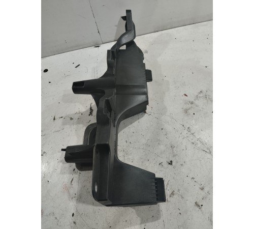 Кронштейн полки багажника (левый)