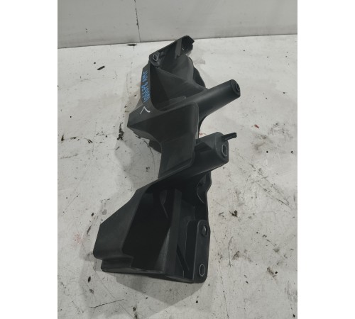 Кронштейн полки багажника (левый)