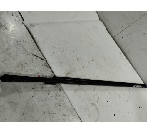 Уплотнитель стекла (передний левый внутренний)