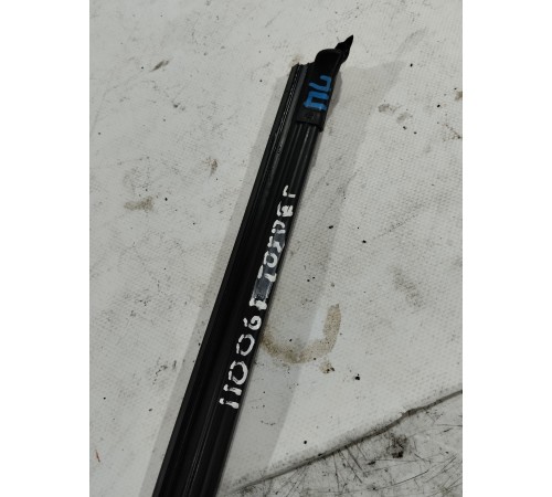 Уплотнитель стекла (передний левый внутренний)