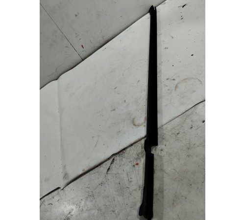 Уплотнитель стекла (передний левый внутренний)