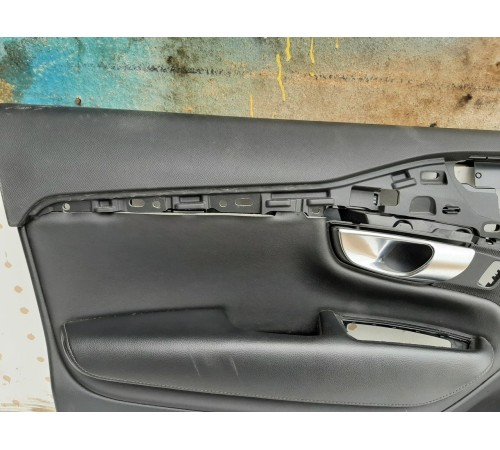 Обшивка двери передняя левая