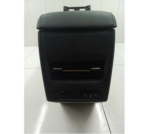 Центральная консоль с подлокотником