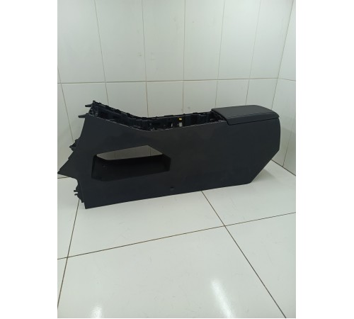 Центральная консоль с подлокотником