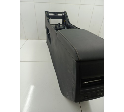 Центральная консоль с подлокотником